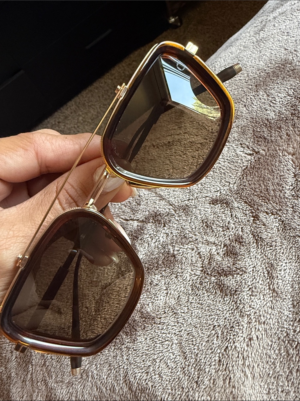 Classic Brown Lens Women's Sunglasses with Green Case - Picture 5 of 6